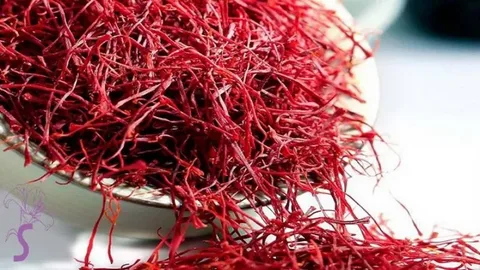 تصویر 2 از زعفران عاقله قائنات با رنگ‌ دهی طبیعی و عطر ملایم مناسب استفاده خانگی